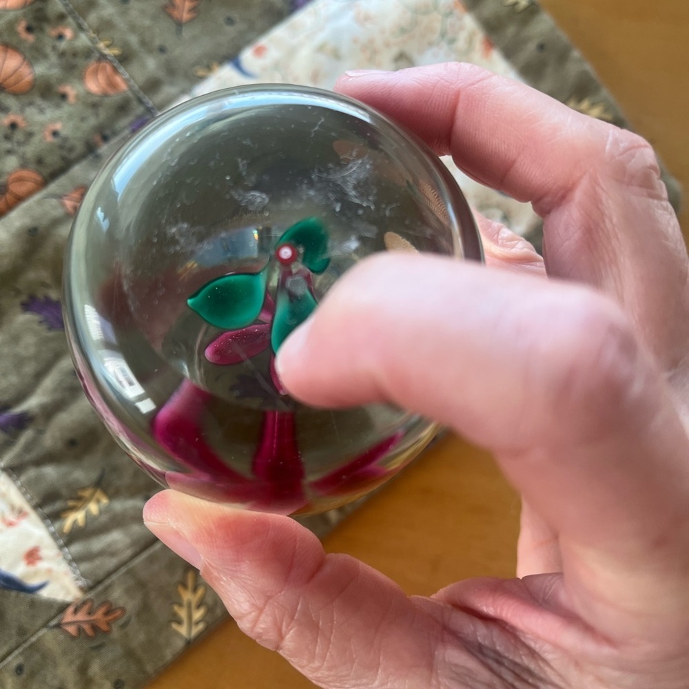 Ovoid Glass Paperweight with Red Flower Green Leaves Vintage - Picture 7 of 7
